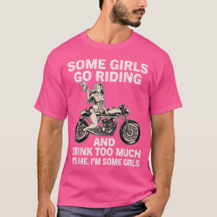 Camiseta Algumas Meninas Vão Andar E Bebem Uma Moto Muito E