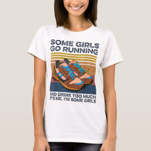 Camiseta Algumas Meninas Vão Correr E Bebem Muito Engraçada