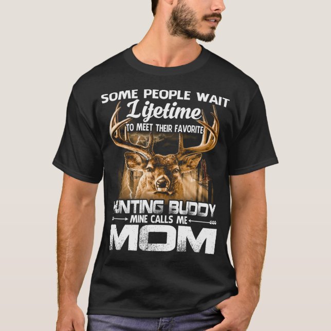 Camiseta Algumas Pessoas Esperam O Tempo De Vida Para Atend (Frente)