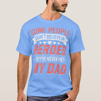 Camiseta Algumas Pessoas não acreditam em heróis - Filha Pa