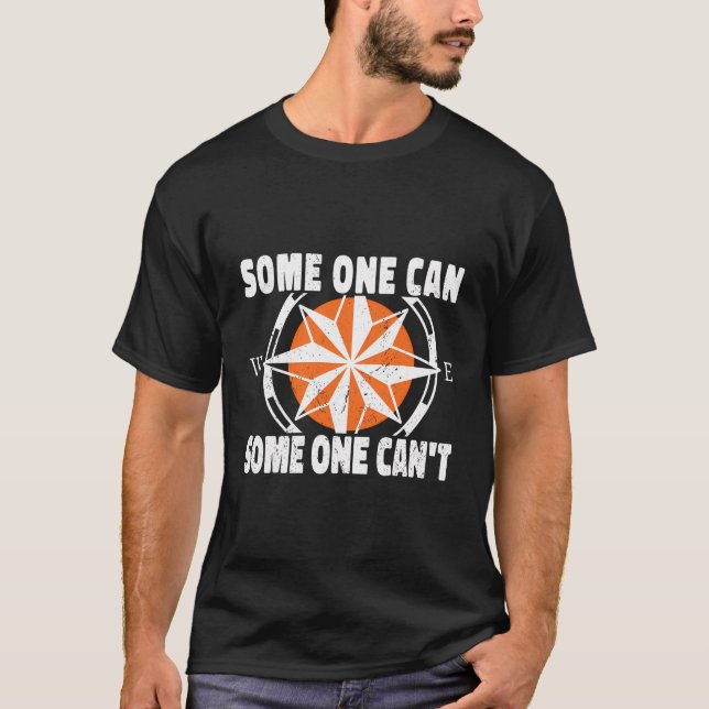 Camiseta Algumas Pessoas Podem Não Poder Navegar Com Compet (Frente)