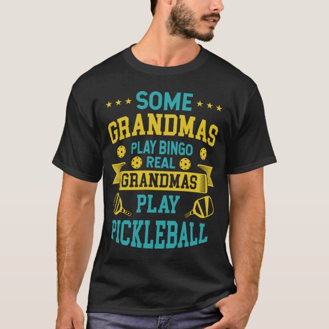 Camiseta Alguns Avós Jogam Bingo Real Jogam Pickleball (Frente)