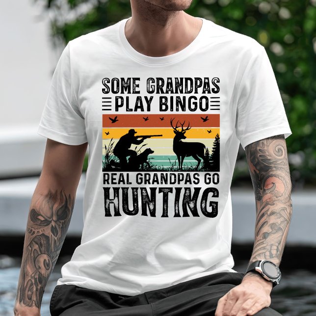 Camiseta Alguns Avós Jogam Bingo Verdadeiros Vão caçar (Criador carregado)