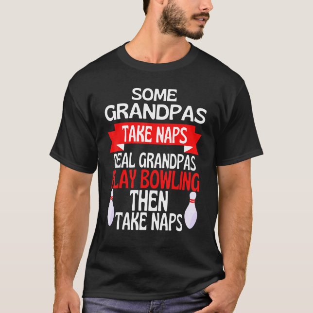Camiseta Alguns Avós Tomam Naps Avô Verdadeiros Vão Boliche (Frente)