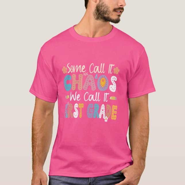 Camiseta Alguns Chamam De Caos Chamamos De Formando Da Prim (Frente)