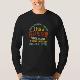 Camiseta Alguns Pais Executam Uma Embarcação Apertada.