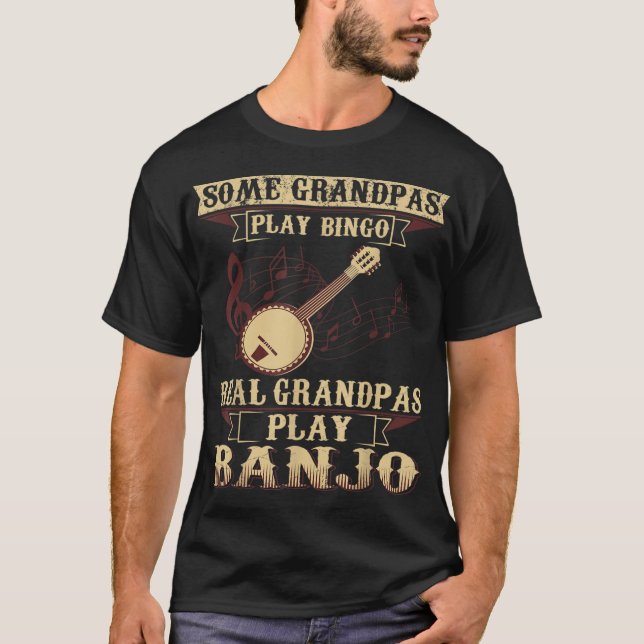Camiseta Alguns Tocam Bingo Real Avô Jogam Banjo (Frente)