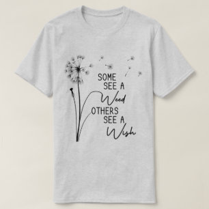 Camiseta Alguns Veem Uma Febre Alguns Veem Um Dandelion Eng