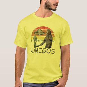 Camiseta Aliança de amizade entre Alien vintage e Pé Grande