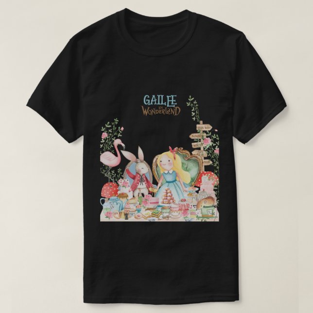Camiseta Alice Adventures em Woderland Birthday Tea Party (Frente do Design)