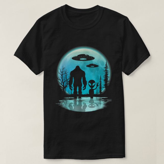 Camiseta Alien And Bigfoot Moon  (Frente do Design)