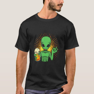 Camiseta Alien Drinking Beer  Extraterrestrial