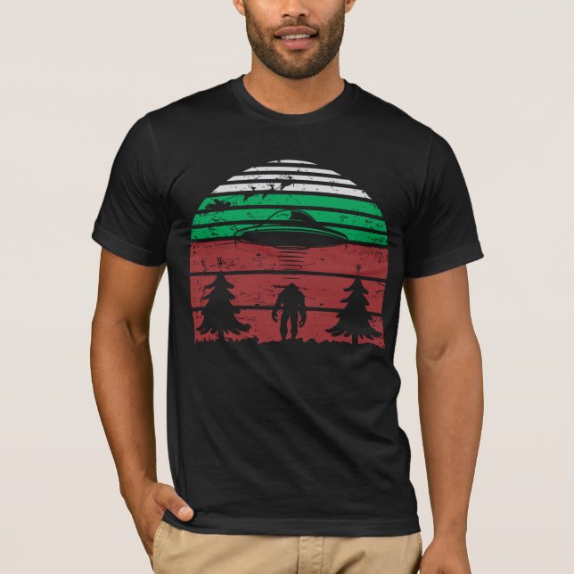 Camiseta Alienígena Abdução de OVNIs Bigfoot Ficha (Frente)