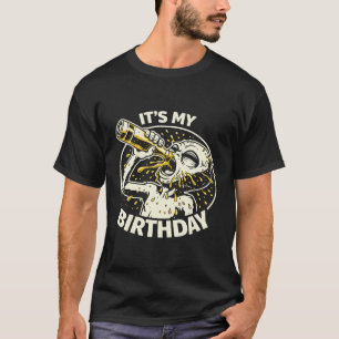 Camiseta Alienígena Bebendo Cerveja no Aniversário