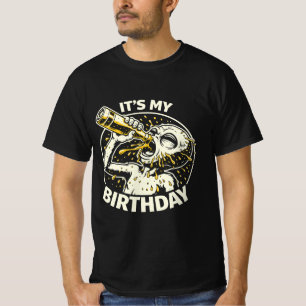 Camiseta Alienígena Bebendo Cerveja no Aniversário