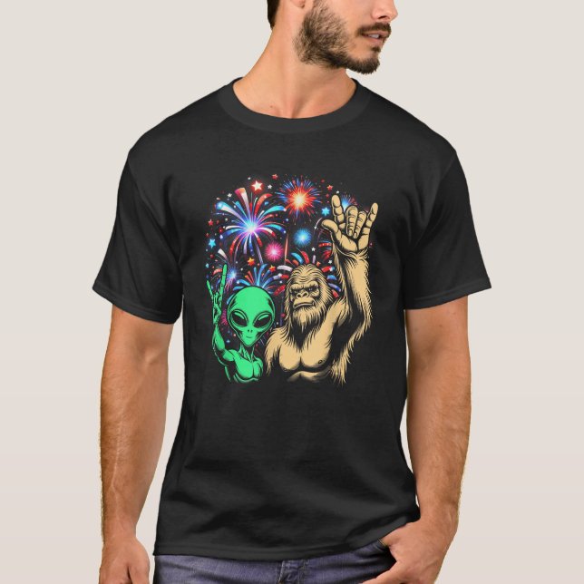 Camiseta Alienígena Bigfoot Rock 4 de julho Fireworks UFO S (Frente)