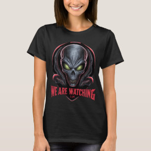 Camiseta Alienígena com Olhos Verdes Brilhantes Estamos Obs