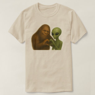 Camiseta Alienígena e Pé-grande Apaixonados   Romance com C