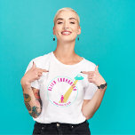 Camiseta Alienígena Encontra Clube Funny Hot Pink & Teal Gr<br><div class="desc">Junte-se aos seus amigos entusiastas de alienígena com esta engraçada design da Escola Wolf Queen. Perfeito como um presente divertido para si mesmo,  um amigo ou membro da família.</div>