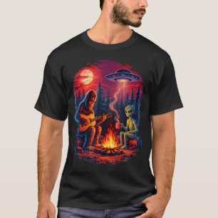 Camiseta Alienígena Engraçado e Fogo de Acampamento Bigfoot