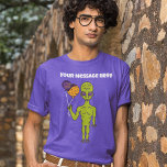 Camiseta Alienígena Personalizada do Espaço de Mensagens e<br><div class="desc">Adicione um slogan engraçado ou uma mensagem personalizada a esta árvore gráfica que apresente uma ilustração de uma alienígena espacial segurando alguns balões em forma de planeta.</div>