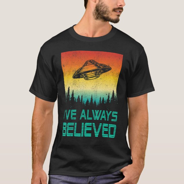 Camiseta Alienígena Ufo Abdução Sempre Acreditei Em Mulhere (Frente)