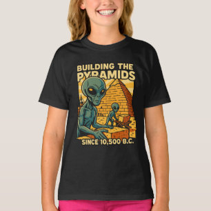 Camiseta Aliens Construindo Pirâmides Pirâmides