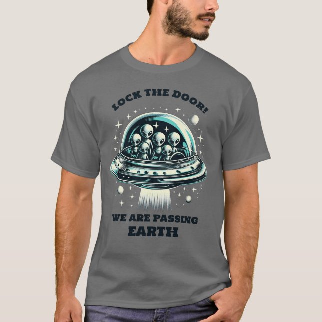 Camiseta Aliens Evitam Que A Terra Trave A Luz Do Espaçamen (Frente)