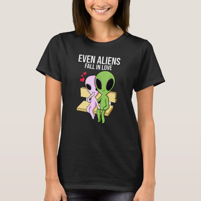 Camiseta Aliens Fall In Love Girlfriend Boyfriend (Frente)