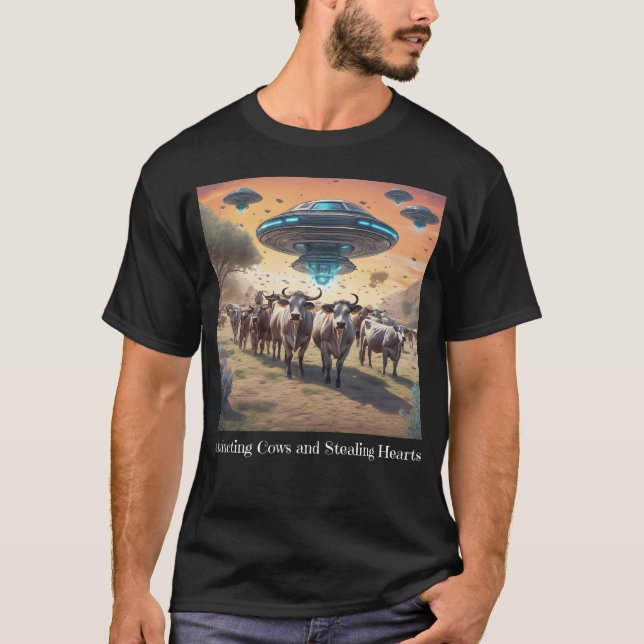 Camiseta Aliens raptando vacas e roubando corações (Frente)