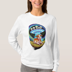 Camiseta Aliens raptando vacas, mas a vaca parece feliz