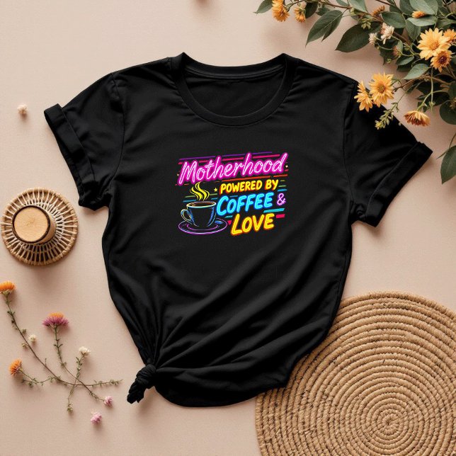 Camiseta Alimentado por café e amor | Mãe ocupada (Criador carregado)