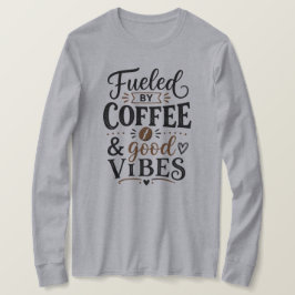 Camiseta Alimentado por Café e Boas Vibrações