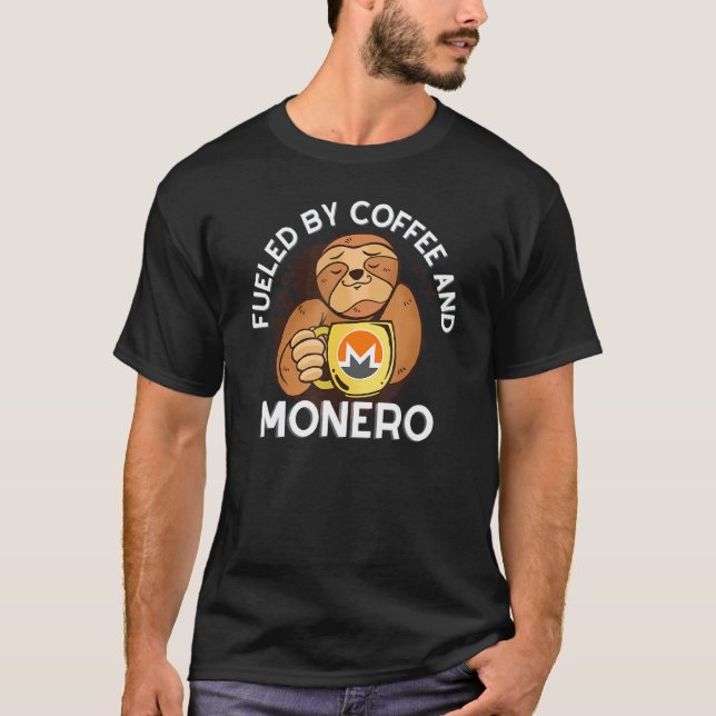 Camiseta Alimentado Por Café E Monero Sloth Crypto Criptomo (Frente)