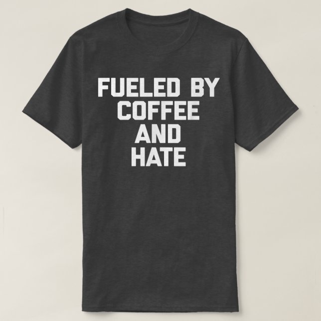 Camiseta Alimentado por café e ódio Tshirt engraçada dizend (Frente do Design)