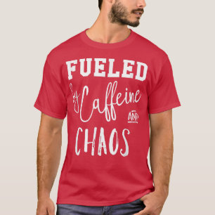 Camiseta Alimentado por Caffeine & Chaos Tee
