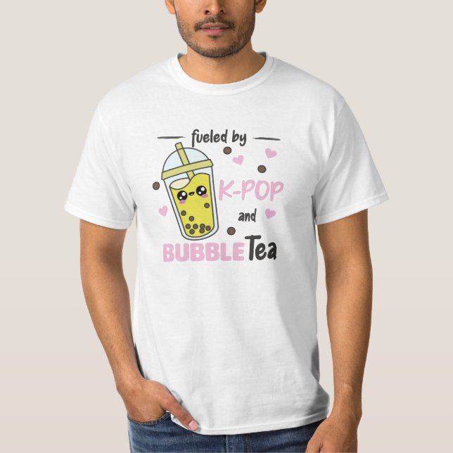 Camiseta Alimentado Por K-Pop E Bble Tea Kawaii Boba Tea (Frente)