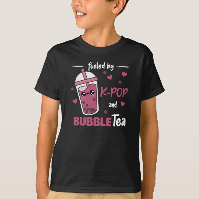Camiseta Alimentado Por K-Pop E Bble Tea Kawaii Boba Tea (Frente)