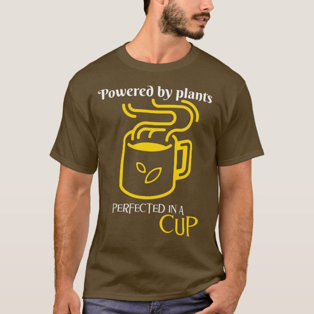 Camiseta Alimentado por plantas, infectado em uma caneca-co (Frente)