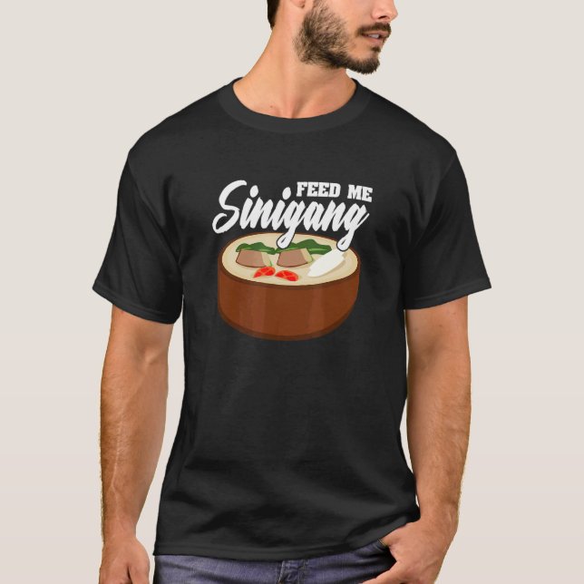Camiseta Alimente-me Sinigang Pinoy Soup Comida Filipina Si (Frente)