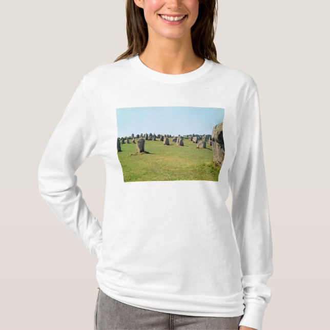 Camiseta Alinhamento de pedras eretas, megalítico (Frente)