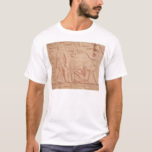 Camiseta Alivio que descreve um homem que ordenha uma vaca
