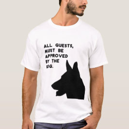 Camiseta All Guests Must Be Approved by the Dog