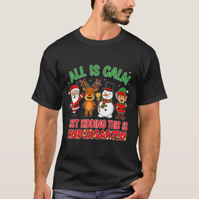Camiseta All Is Calm Just Kidding Kindergarten Teacher Xmas (Frente)
