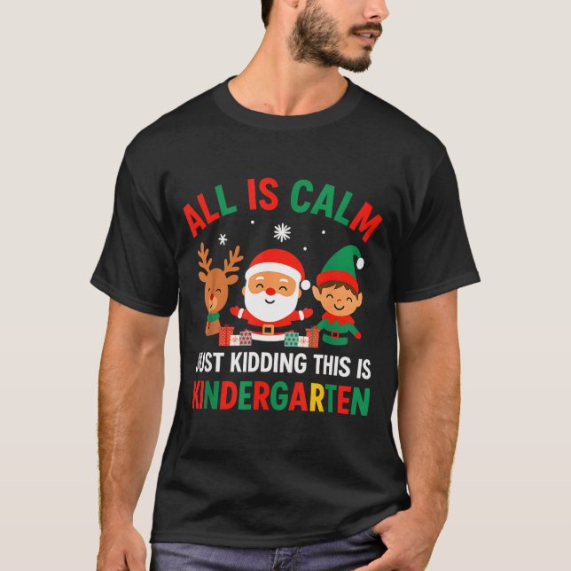 Camiseta All Is Calm Just Kidding This Is Kindergarten Chri (Frente)