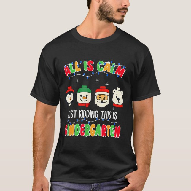 Camiseta All Is Calm Just Kidding This Is Kindergarten Chri (Frente)