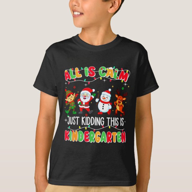 Camiseta All Is Calm Just Kidding This Is Kindergarten Chri (Frente)