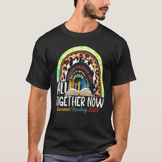 Camiseta All Together Now Summer Reading 2023 Rainbow Hand  (Frente)