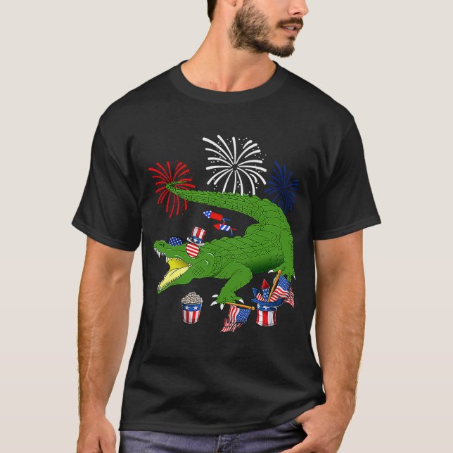 Camiseta Alligator segurando bandeira americana óculos escu (Frente)