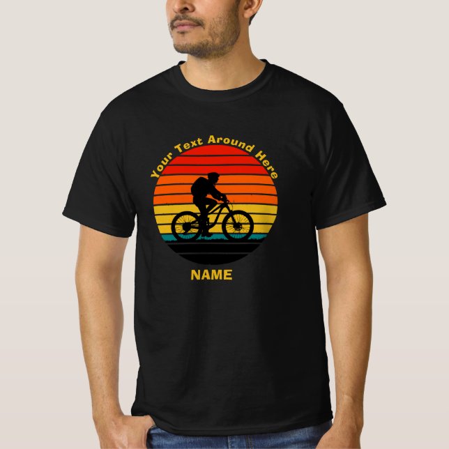 Camiseta Alterar Texto Adicionar Nome Retro Sunset Bike Rid (Frente)